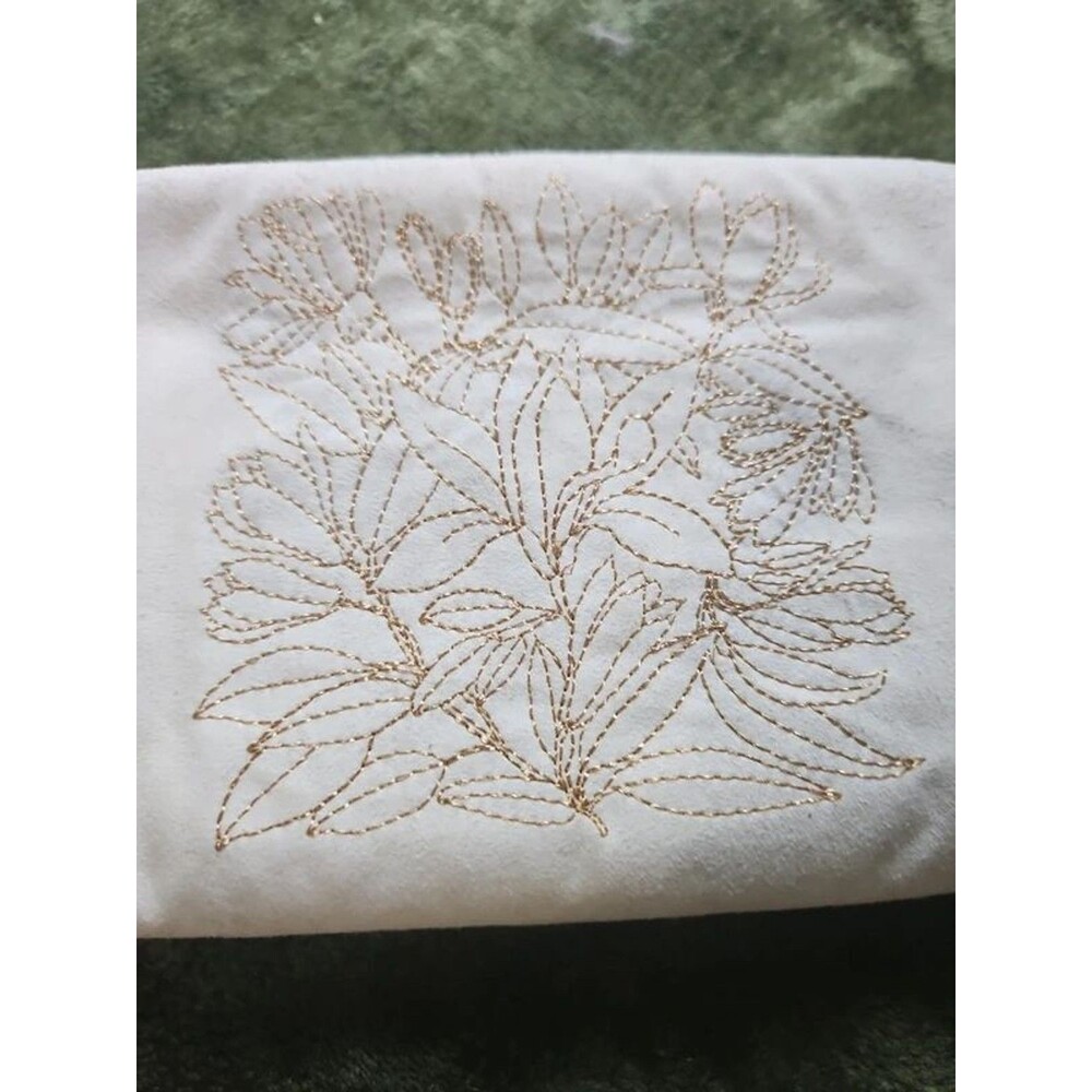 Cosmetic VIP Bag vintage-style CHaNEL Gold floral embroidery, cushy creamywhite - Picture 10 of 15